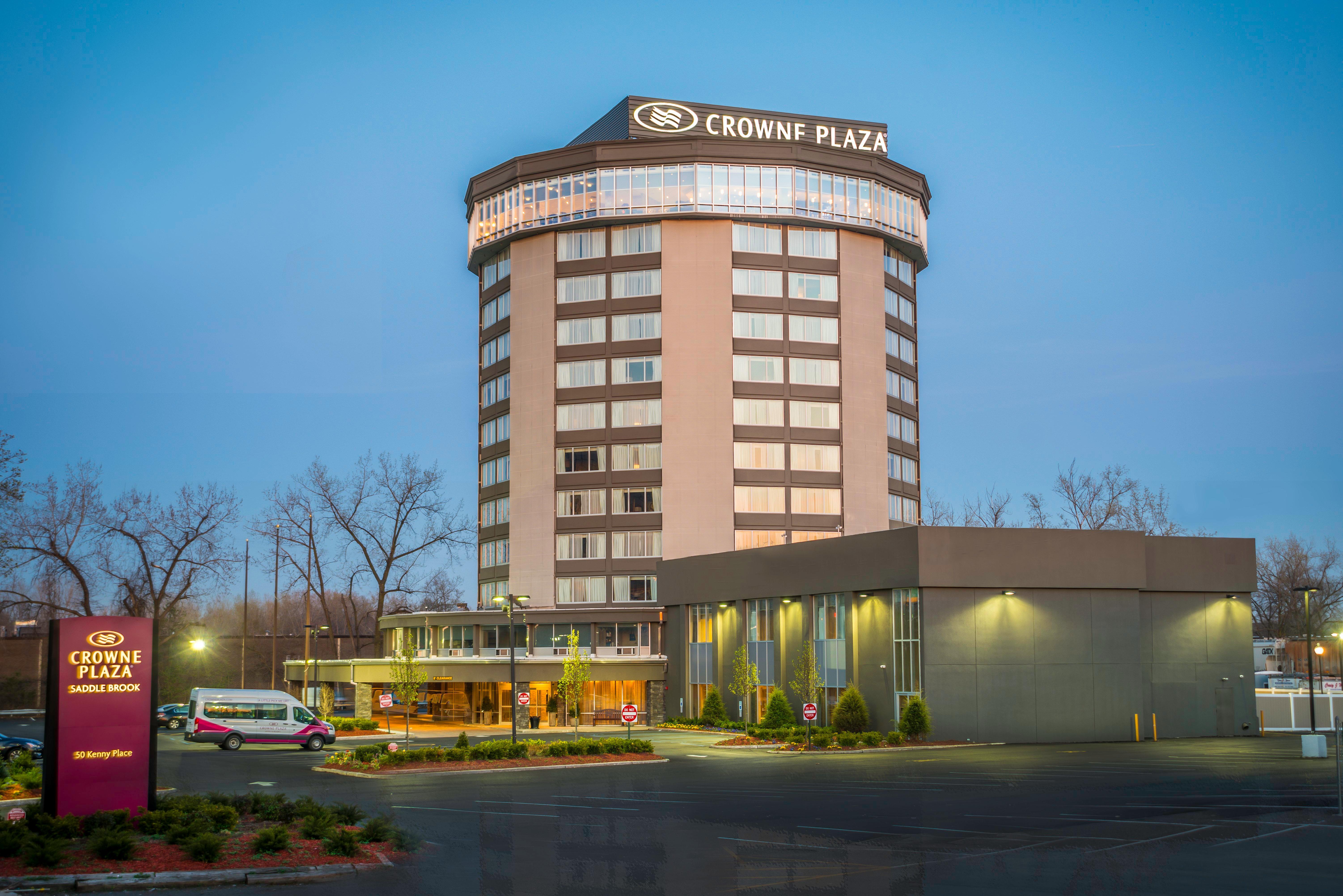Crowne Plaza Saddle Brook By Ihg Hotel Exterior photo